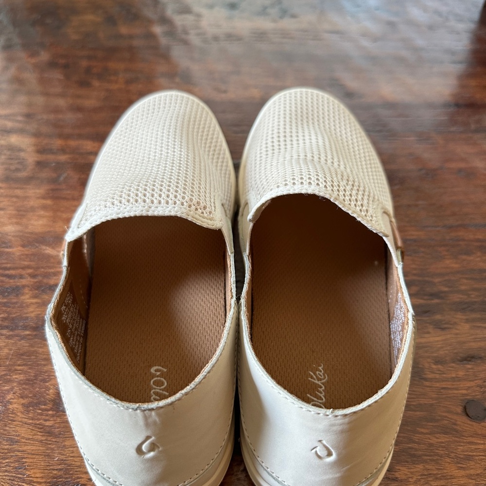 OluKai Pehuea Women’s Size 11 -  Beige